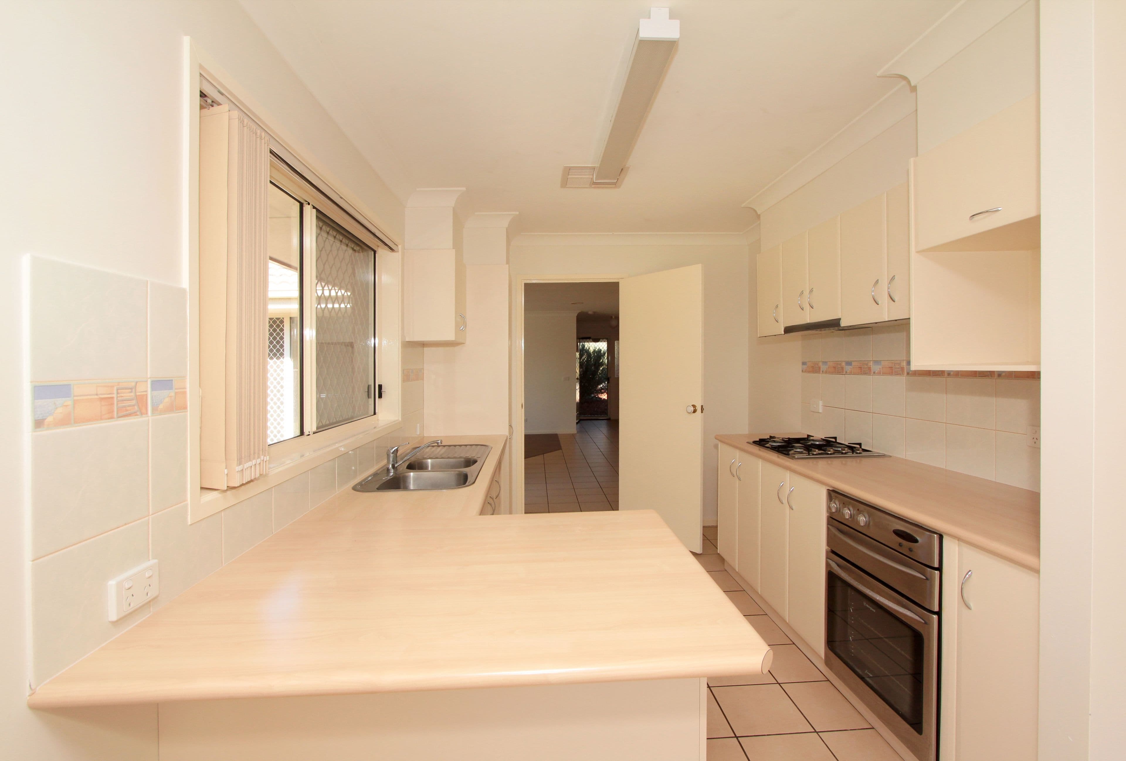 72 Paldi Crescent, Glenfield Park - Thumbnail 2