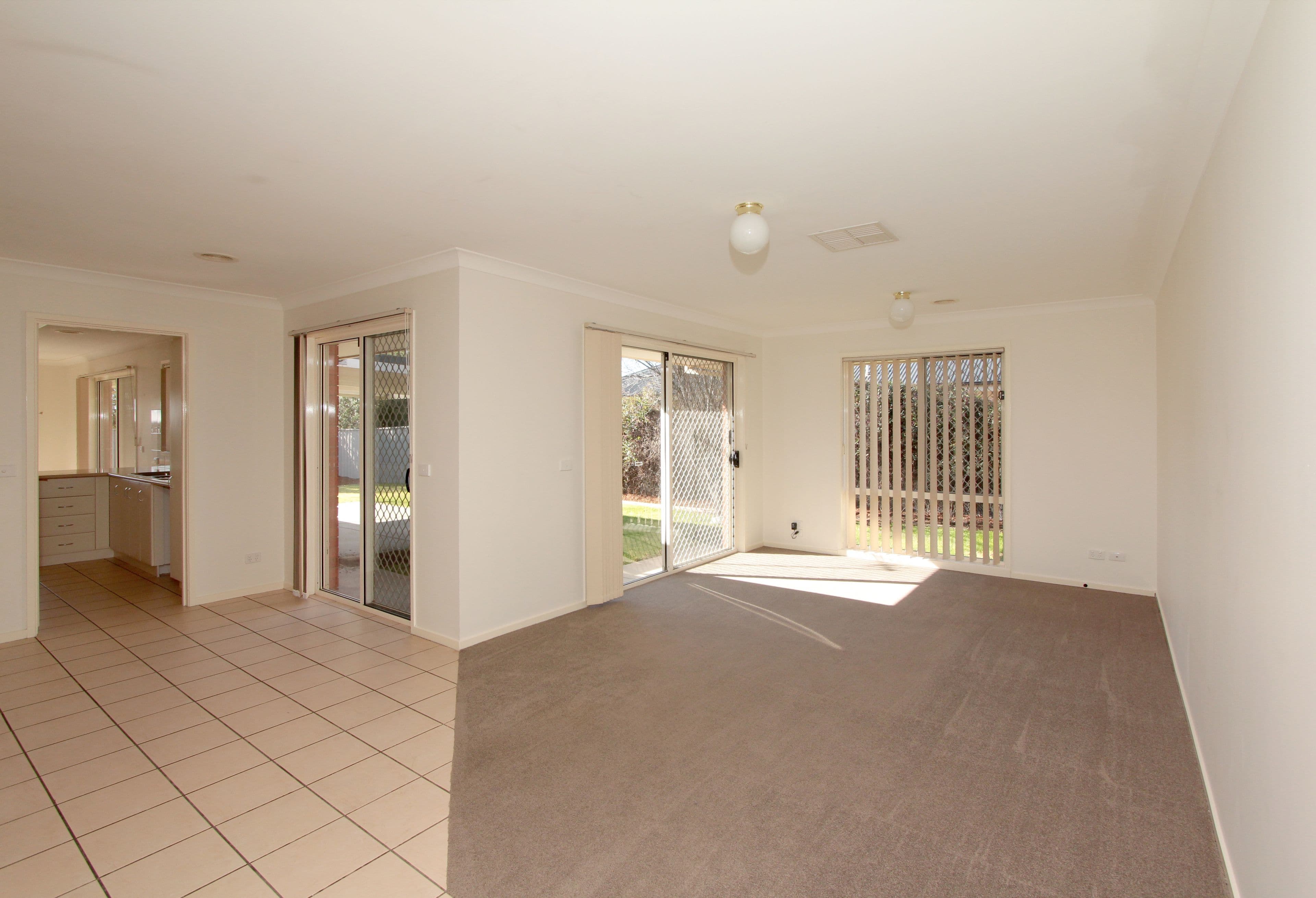 72 Paldi Crescent, Glenfield Park - Thumbnail 3