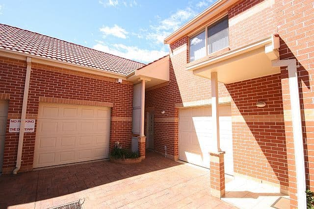14 Hishion Place, GEORGES HALL NSW 2198, Georges Hall - Thumbnail 2