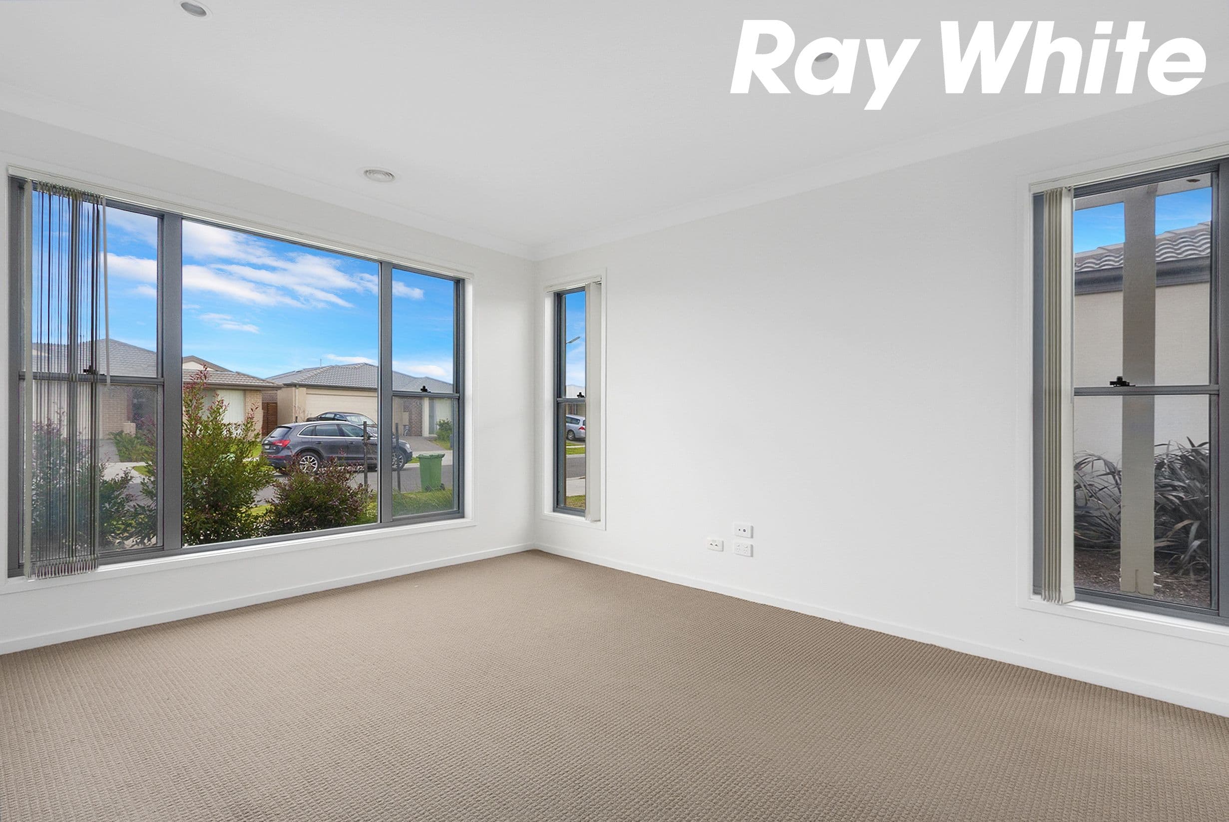 8 Bremer Street, Clyde North VIC 3978, Clyde North - Thumbnail 2
