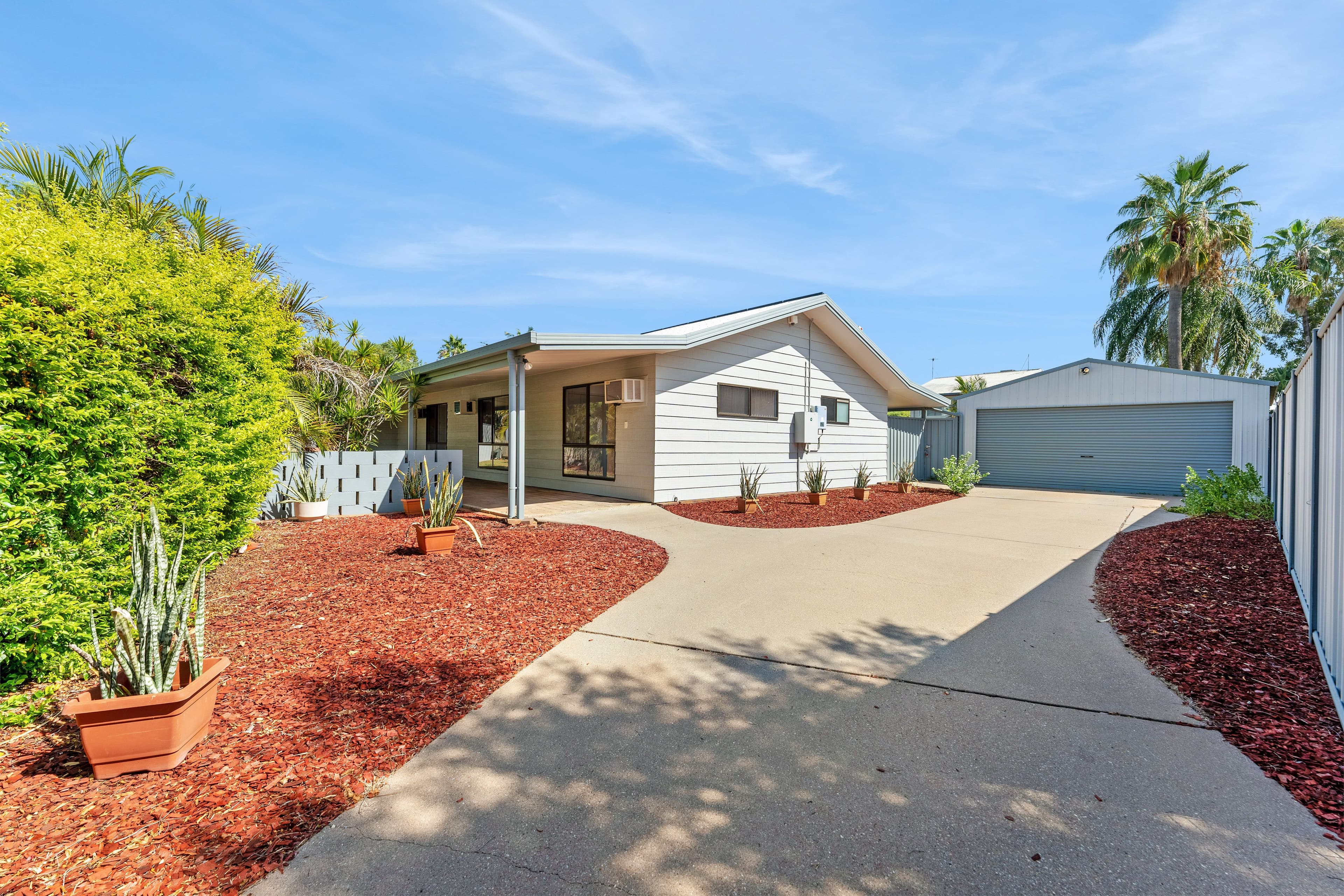 5 Gilbert Place, Emerald QLD 4720, Emerald - Thumbnail 2