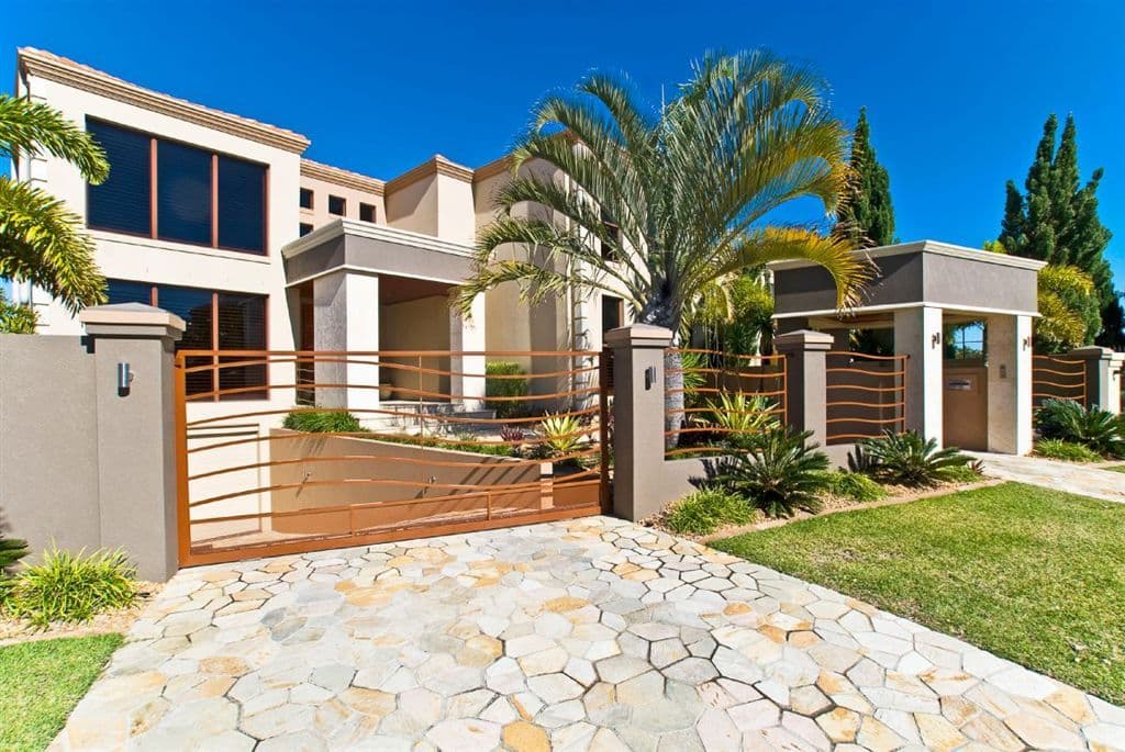4 Queen Guineveres Place, SOVEREIGN ISLANDS QLD 4216, Sovereign Islands - Image 1