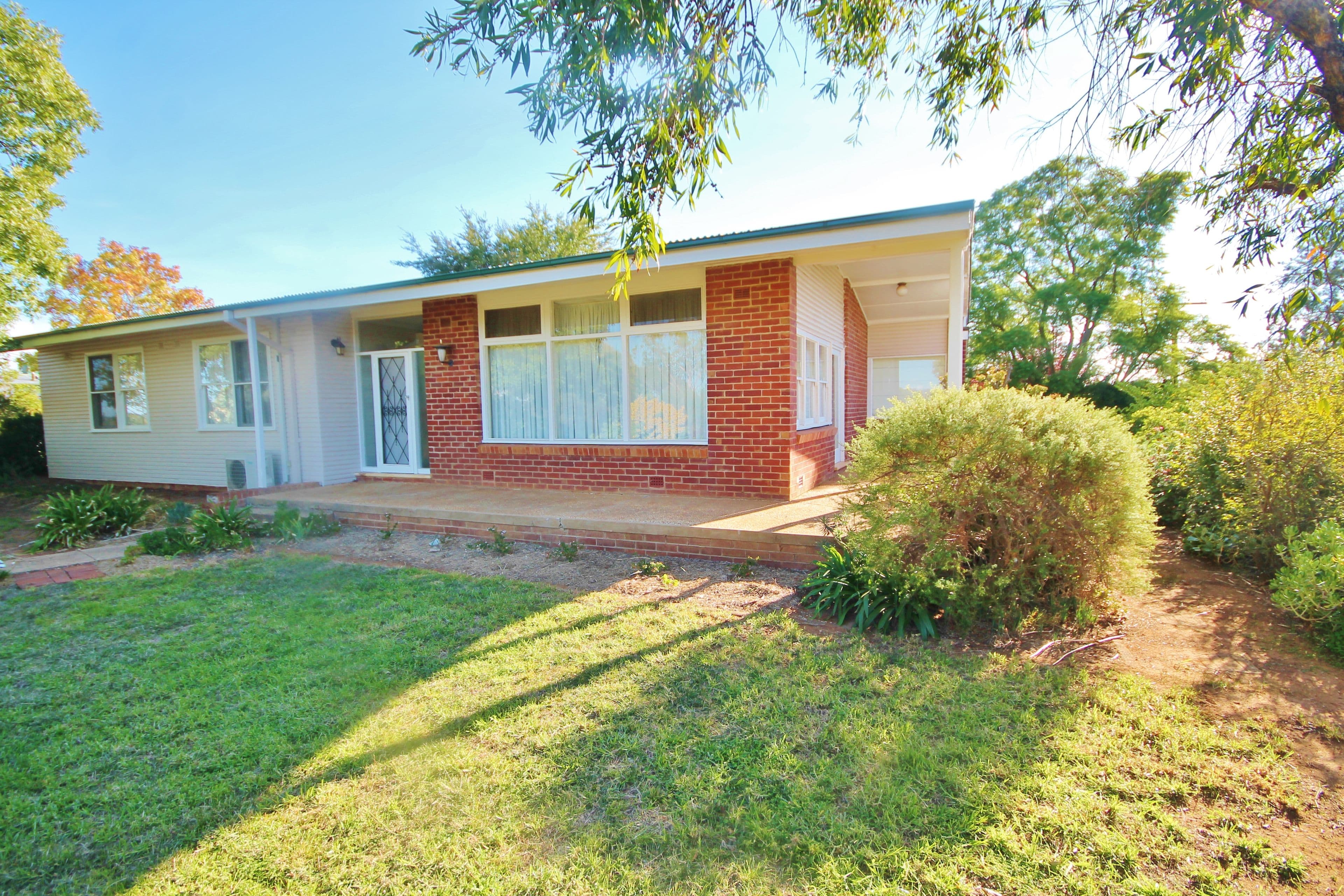 33 Hills Street, Young - Thumbnail 2