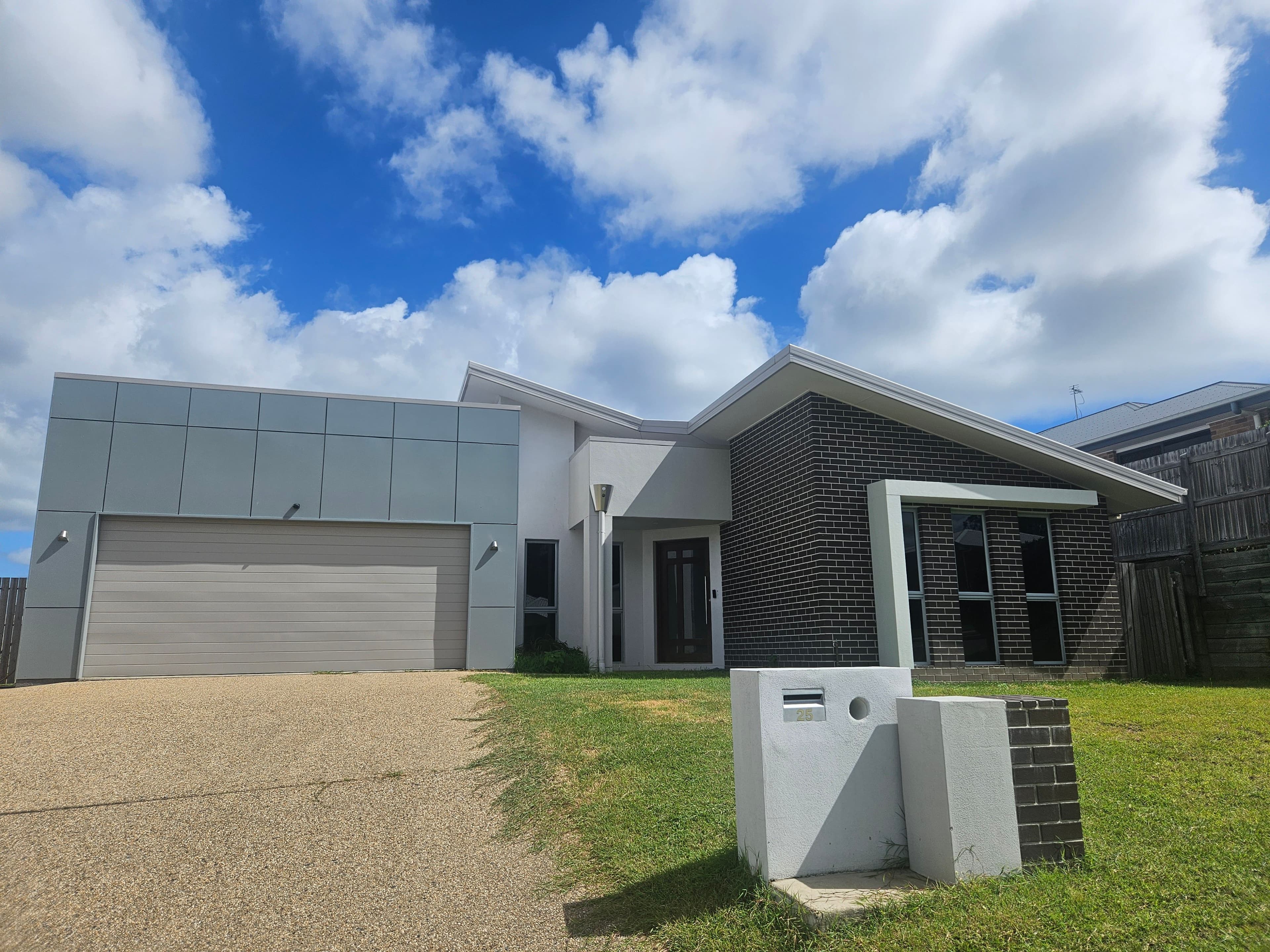 25 Broadwater Place, New Auckland QLD 4680, New Auckland - Image 1