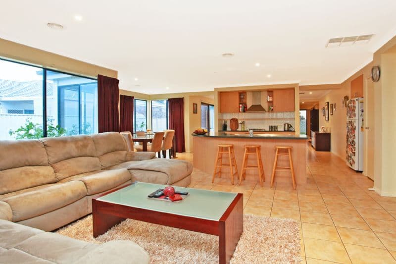 12 Latrobe Avenue, PAKENHAM VIC 3810, Pakenham - Thumbnail 2