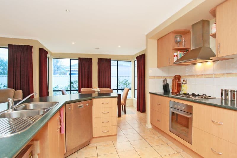 12 Latrobe Avenue, PAKENHAM VIC 3810, Pakenham - Thumbnail 3