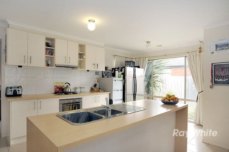 69 Phoenix Avenue, CRANBOURNE VIC 3977, Cranbourne - Thumbnail 2