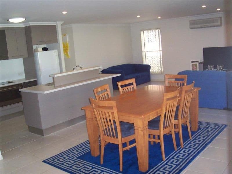 11 Finbay Avenue, BUNDABERG QLD 4670, Bundaberg Central - Thumbnail 4
