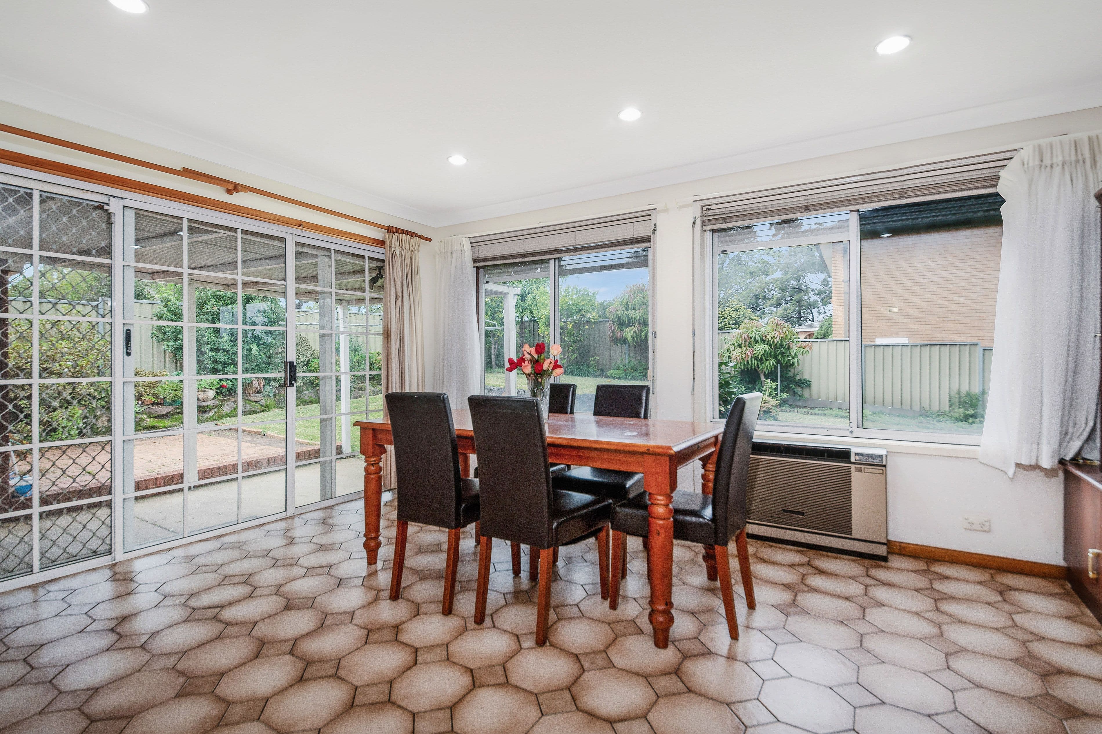 6 Saric Avenue, Georges Hall NSW 2198, Georges Hall - Thumbnail 4