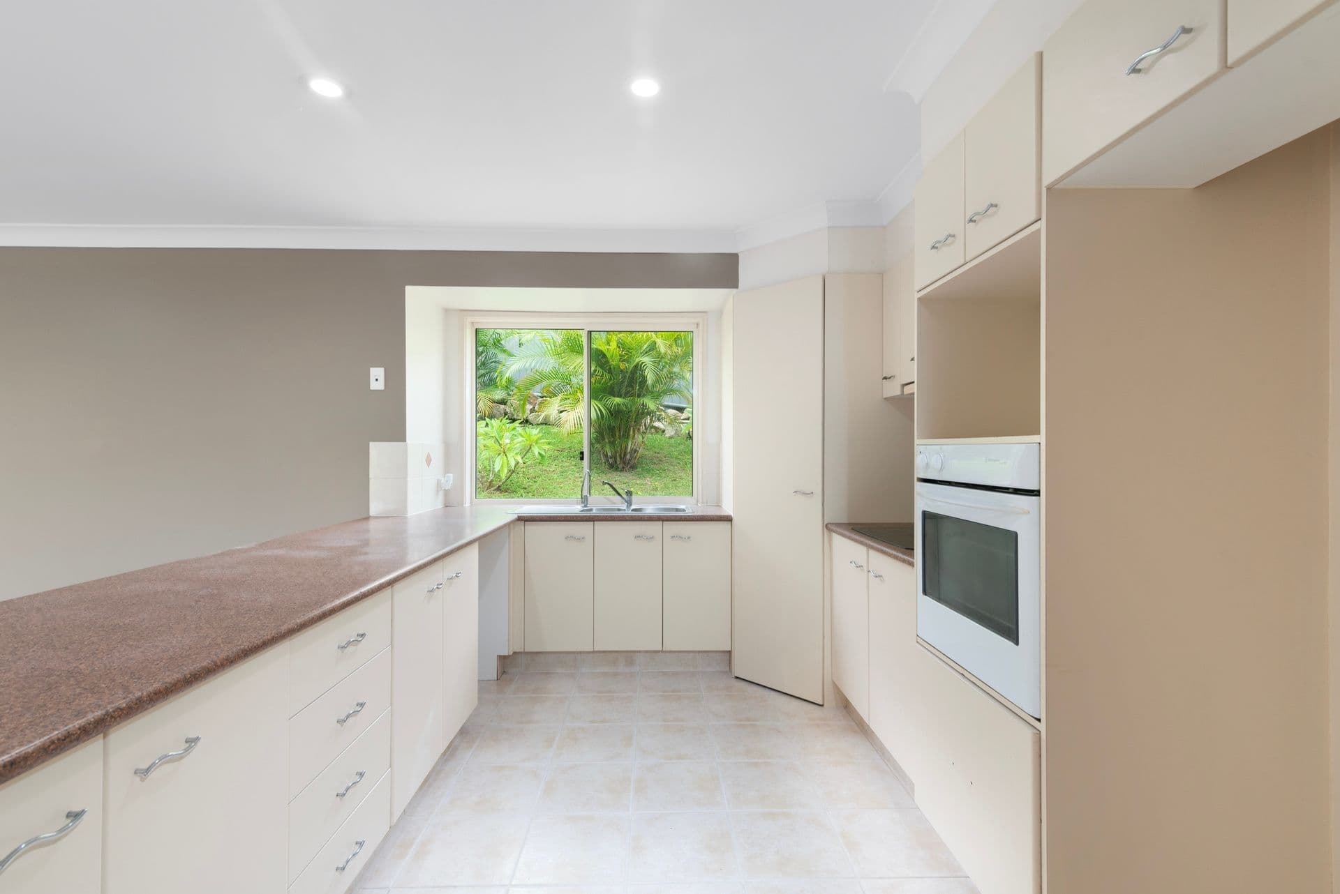27 Water Gum Street, Elanora QLD 4221, Elanora - Thumbnail 3