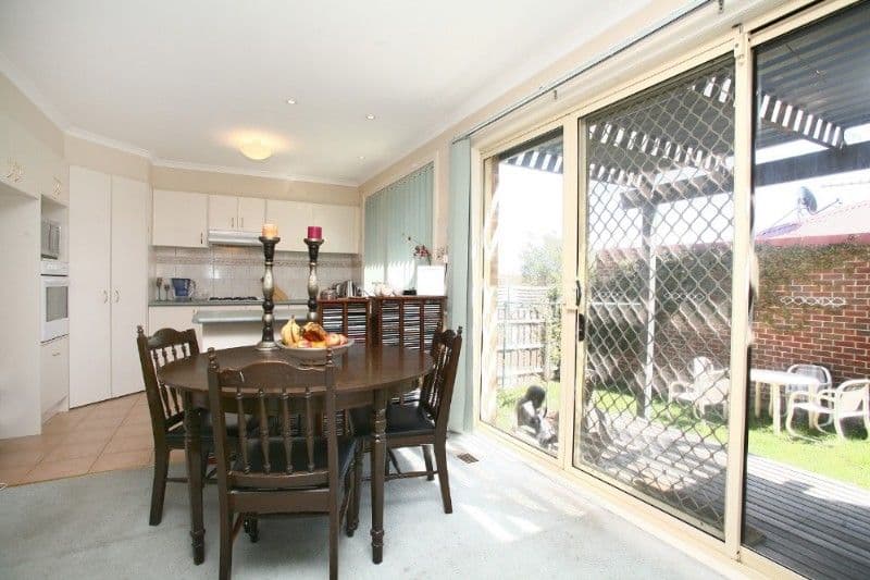 32 Hutton Avenue, FERNTREE GULLY VIC 3156, Ferntree Gully - Thumbnail 2