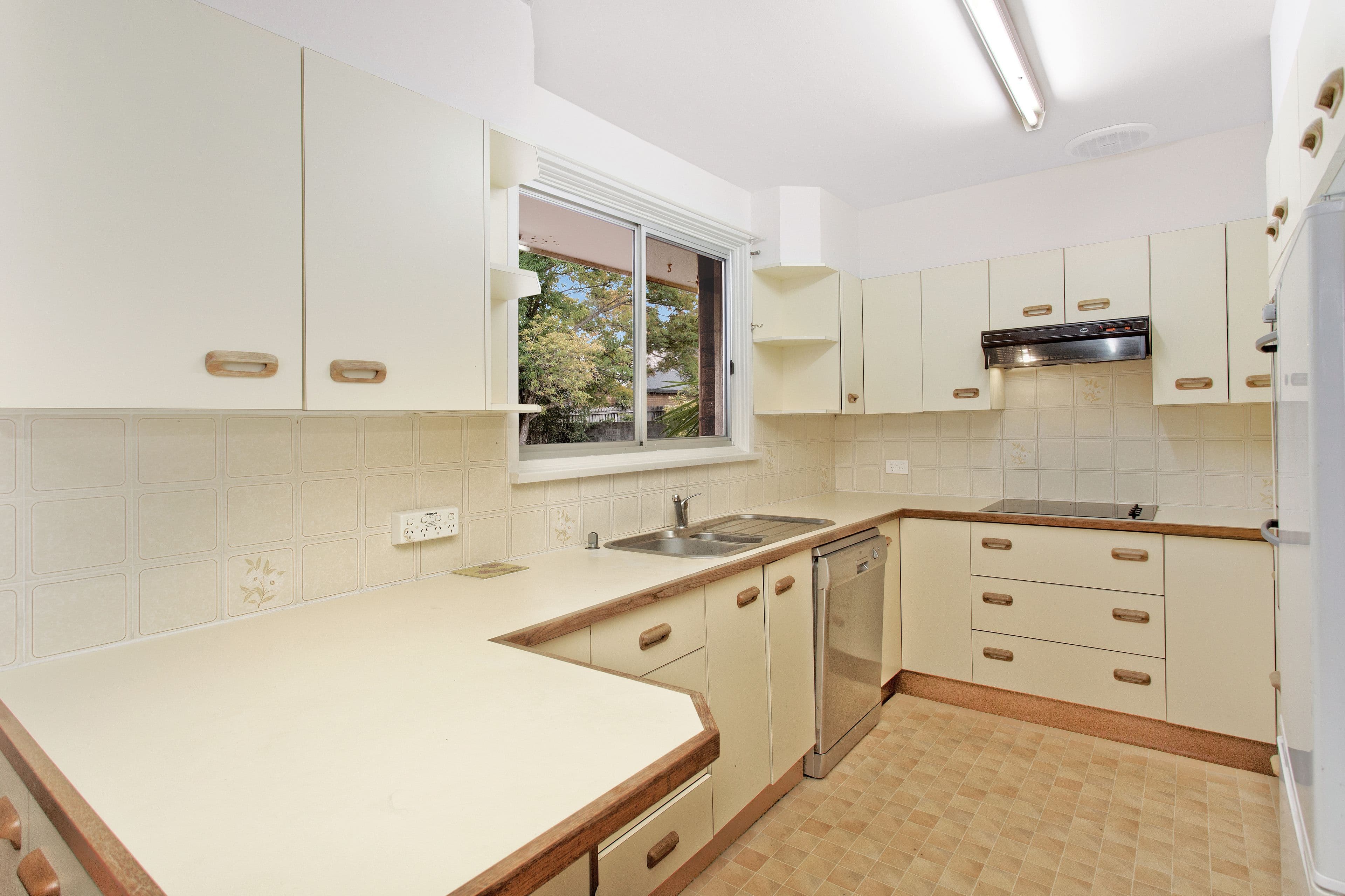 3 Blarney Avenue, Killarney Heights - Thumbnail 5