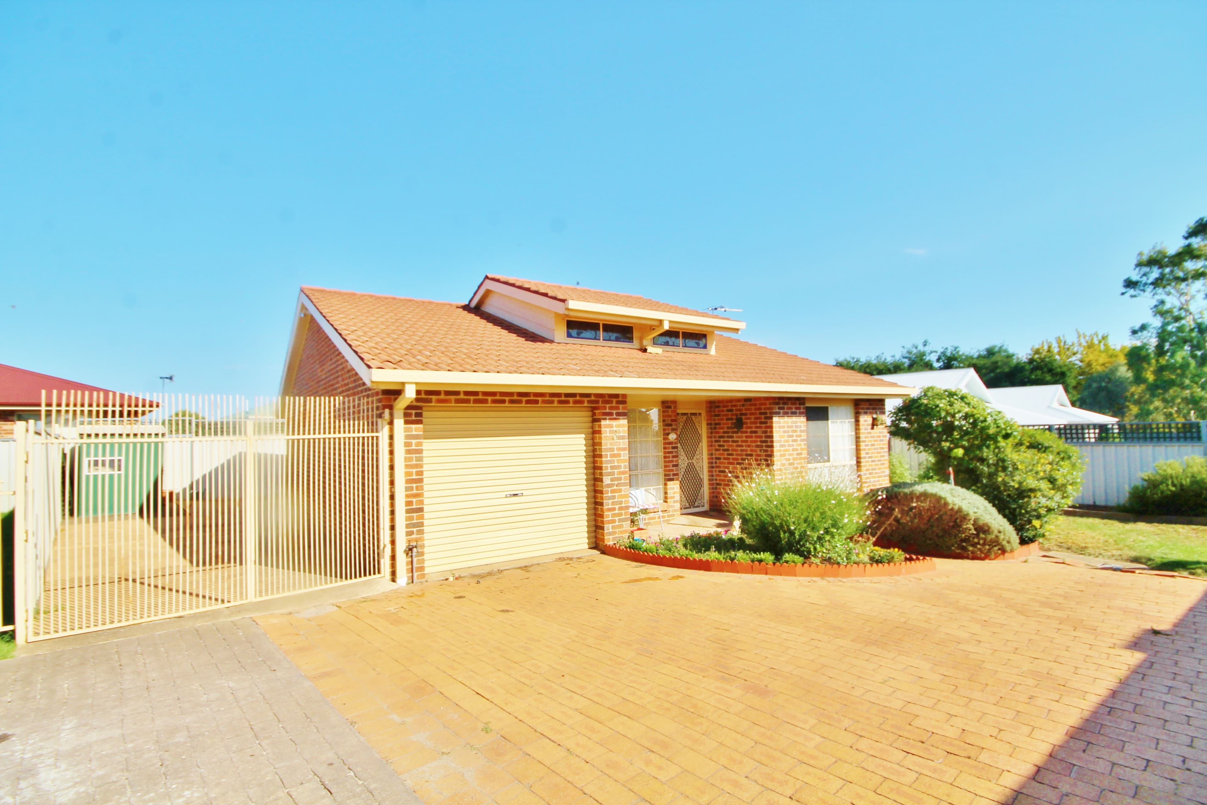 23 Thornhill Street, Young NSW 2594, Young - Thumbnail 2