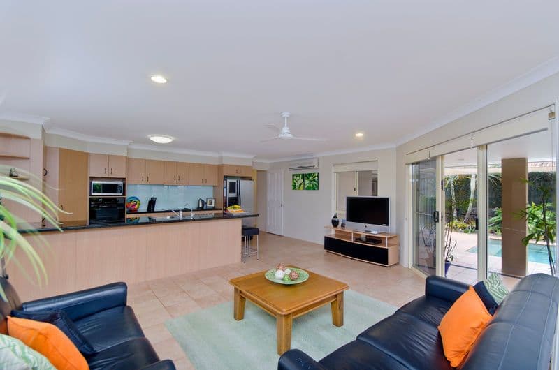 23 Baekea Drive, ELANORA QLD 4221, Elanora - Thumbnail 2