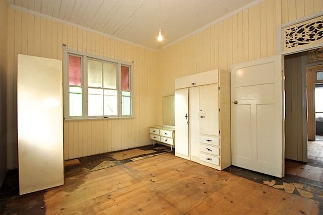 8 Thorn Street, IPSWICH QLD 4305, Ipswich - Thumbnail 2