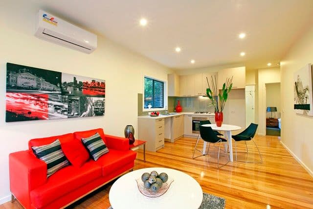 8A Lucille Avenue, RESERVOIR VIC 3073, Reservoir - Thumbnail 2