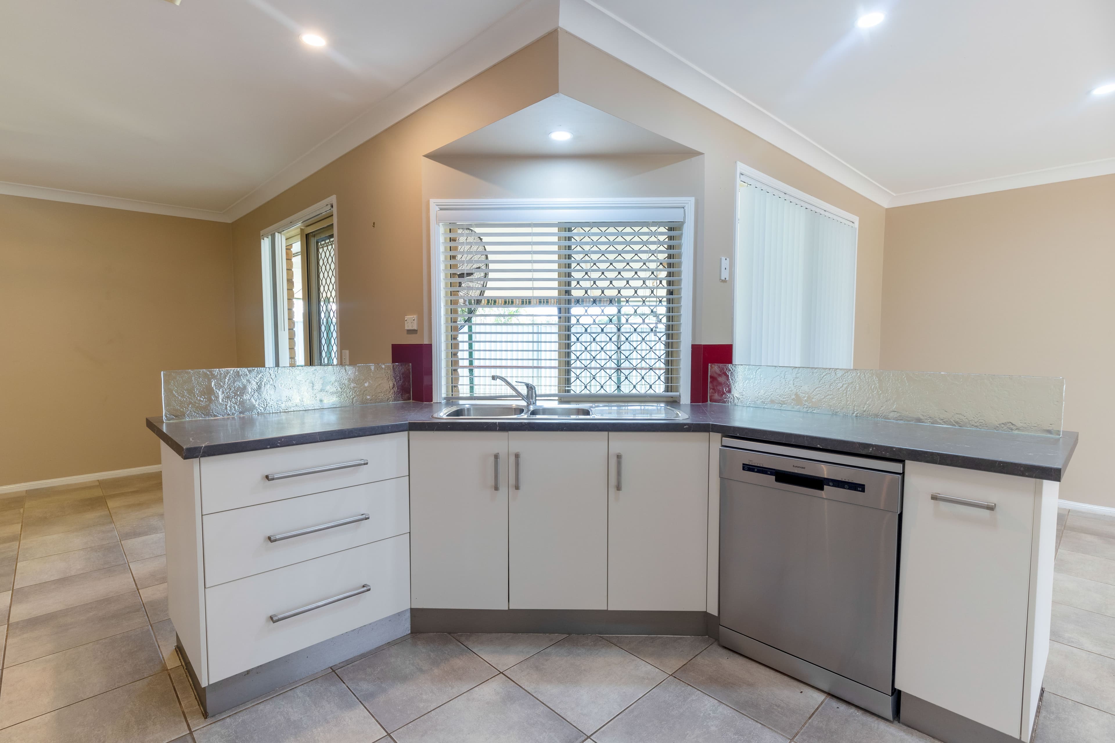 74 Staal Crescent, Emerald QLD 4720, Emerald - Thumbnail 5