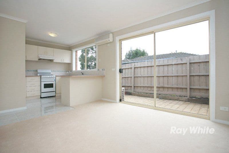31 Bates Street, CRANBOURNE VIC 3977, Cranbourne West - Thumbnail 2