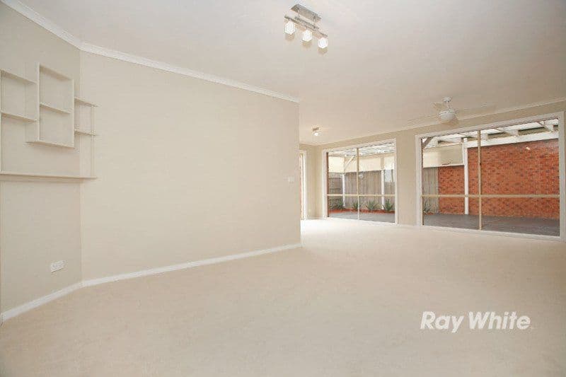 31 Bates Street, CRANBOURNE VIC 3977, Cranbourne West - Thumbnail 4