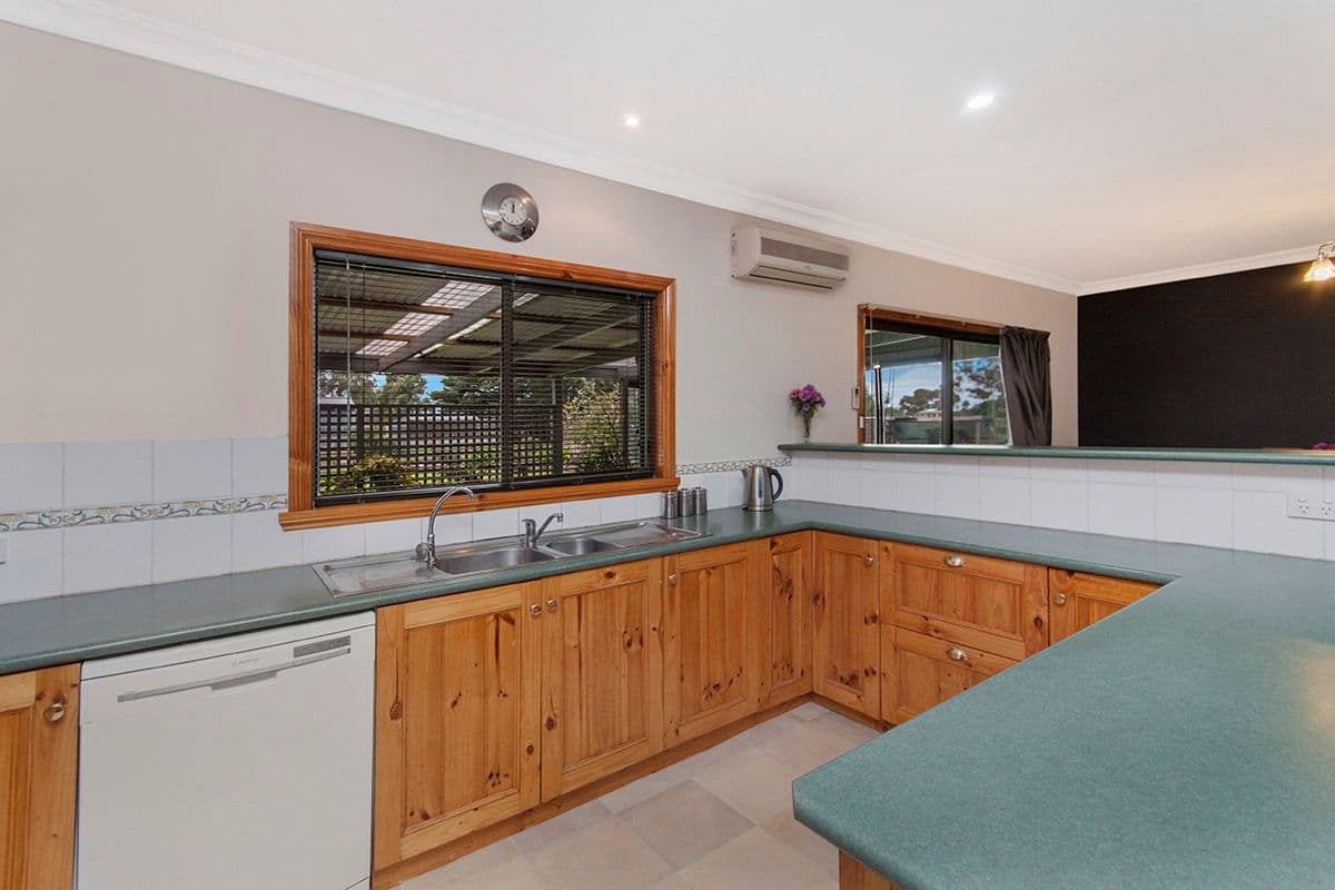 418 Henty Highway, Hamilton VIC 3300, Hamilton - Thumbnail 2