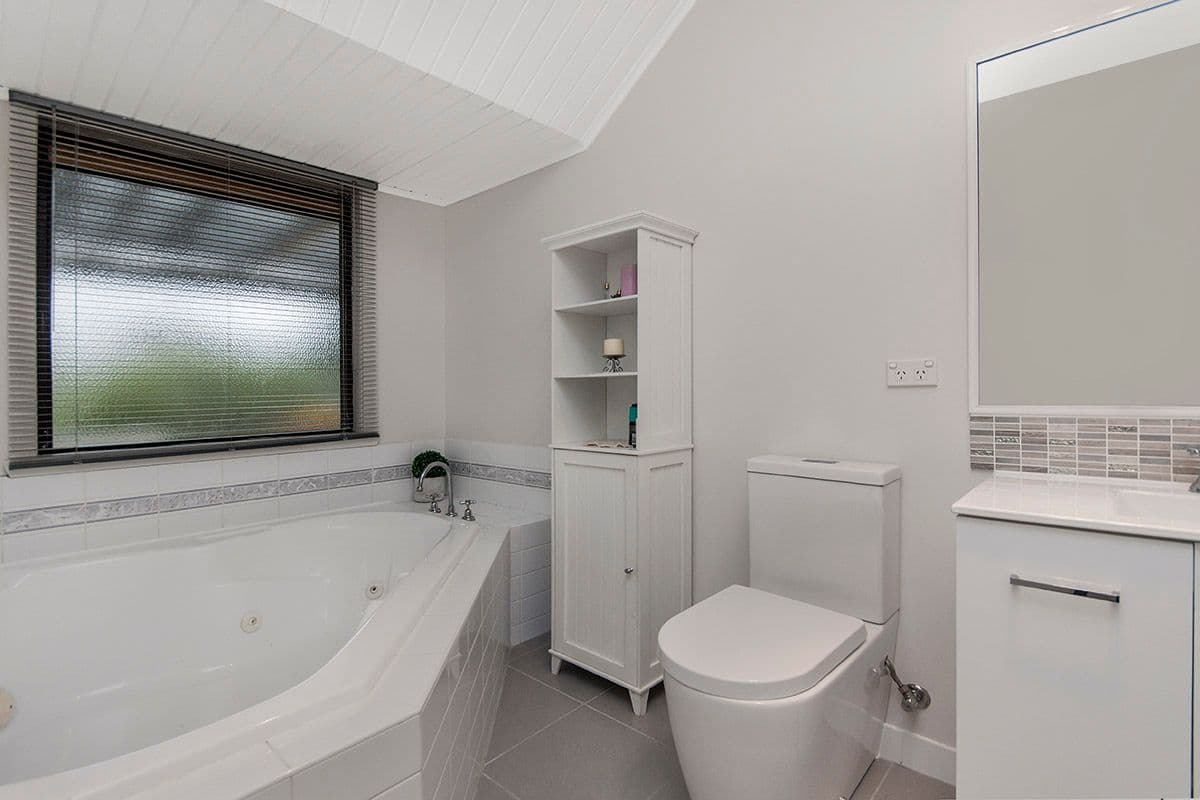 418 Henty Highway, Hamilton VIC 3300, Hamilton - Thumbnail 7