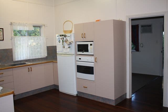 84 Shamrock Street, BLACKALL QLD 4472, Blackall - Thumbnail 6