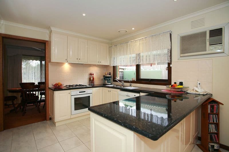 9 Brett Drive, KEYSBOROUGH VIC 3173, Keysborough - Thumbnail 2