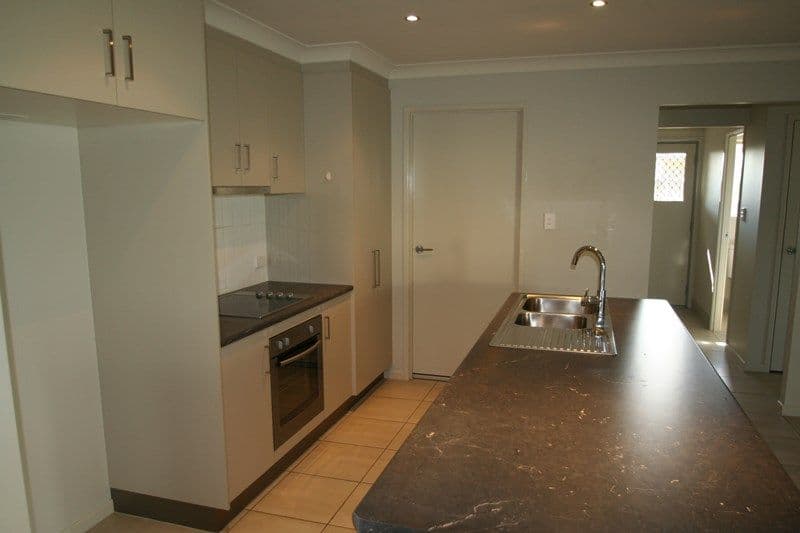 25 Newman Drive, Emerald QLD 4720, Emerald - Thumbnail 3