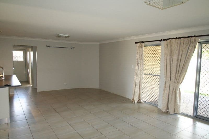25 Newman Drive, Emerald QLD 4720, Emerald - Thumbnail 4