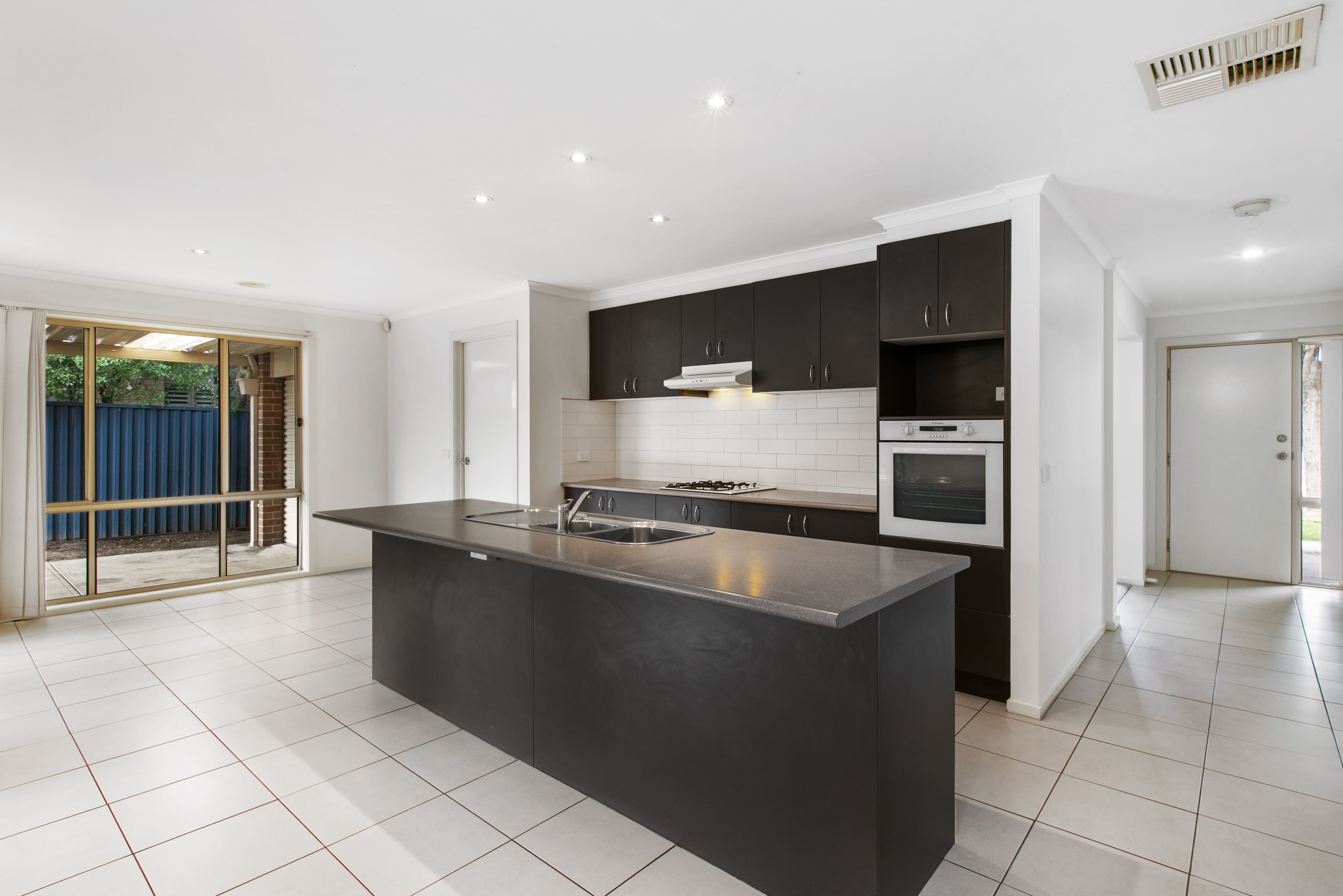 38 Laurina Link, Pakenham VIC 3810, Pakenham - Thumbnail 4