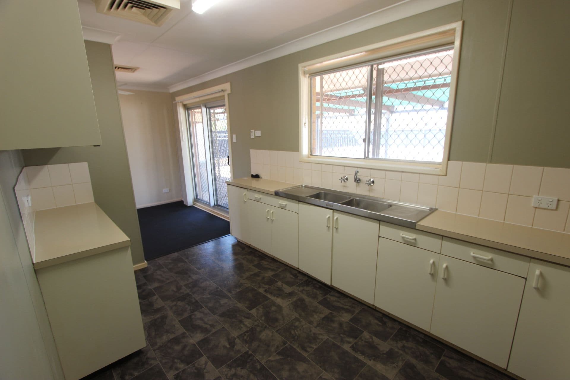 18 Stirling Crescent, Dampier WA 6713, Dampier - Thumbnail 5