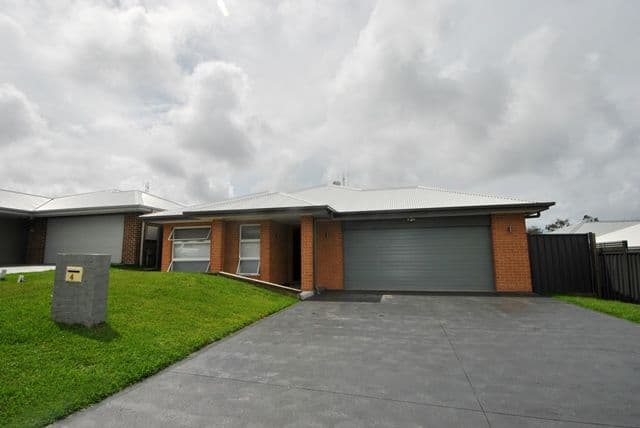 4 Transom Street, Vincentia - Image 1