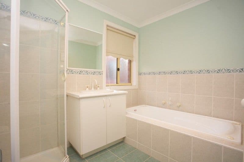 32 Rimcross Drive, KEILOR EAST VIC 3033, Keilor East - Thumbnail 4