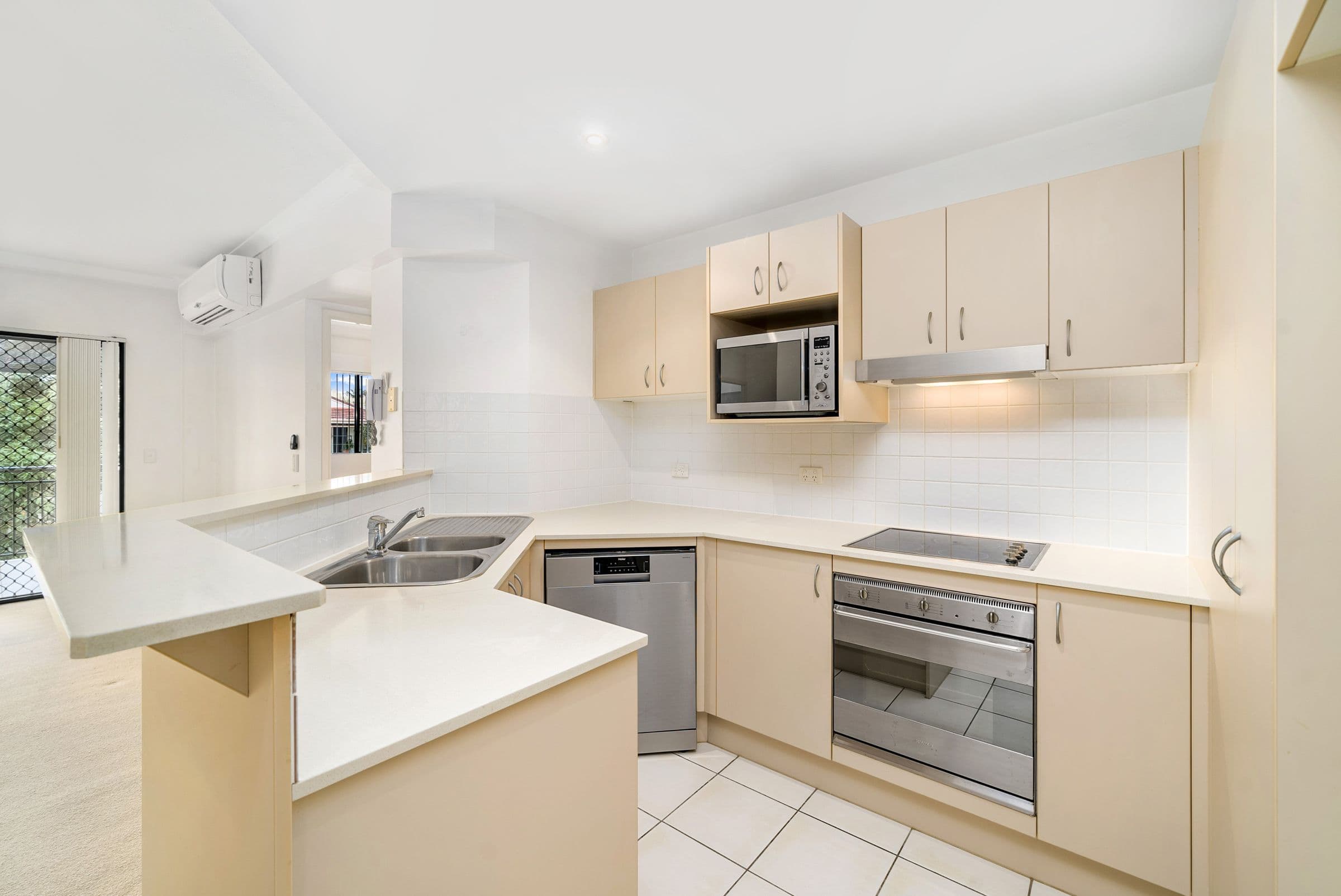 5 Rock Street, Scarborough QLD 4020, Scarborough - Thumbnail 3