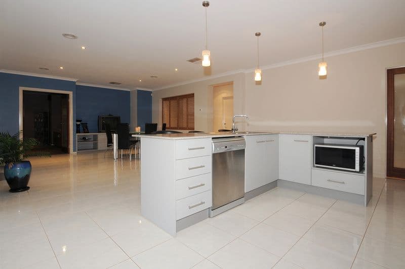 18 Black Wallaby Drive, LANGWARRIN VIC 3910, Langwarrin - Thumbnail 2