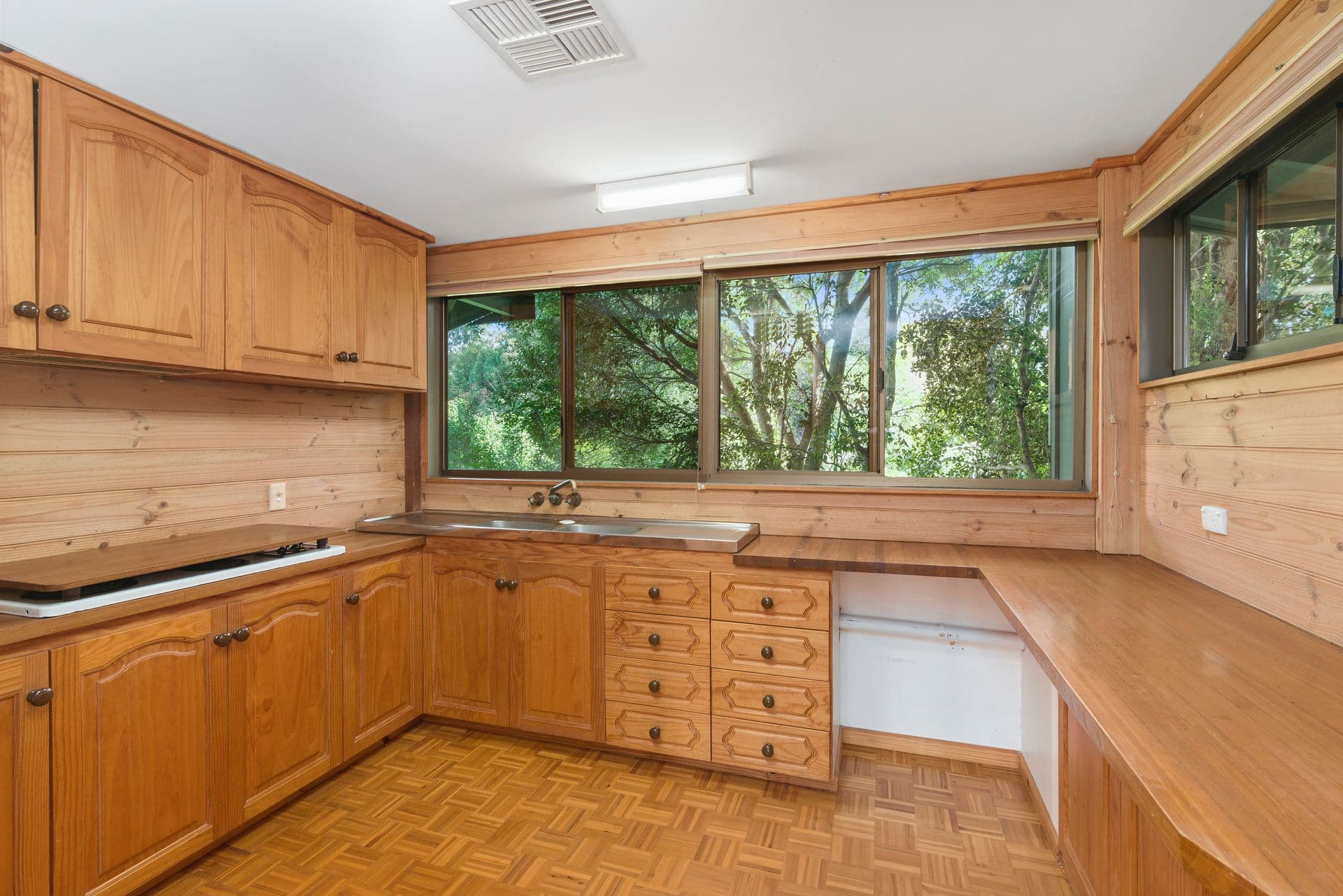 16 Larentia Street, Currumbin Waters QLD 4223, Currumbin Waters - Thumbnail 4