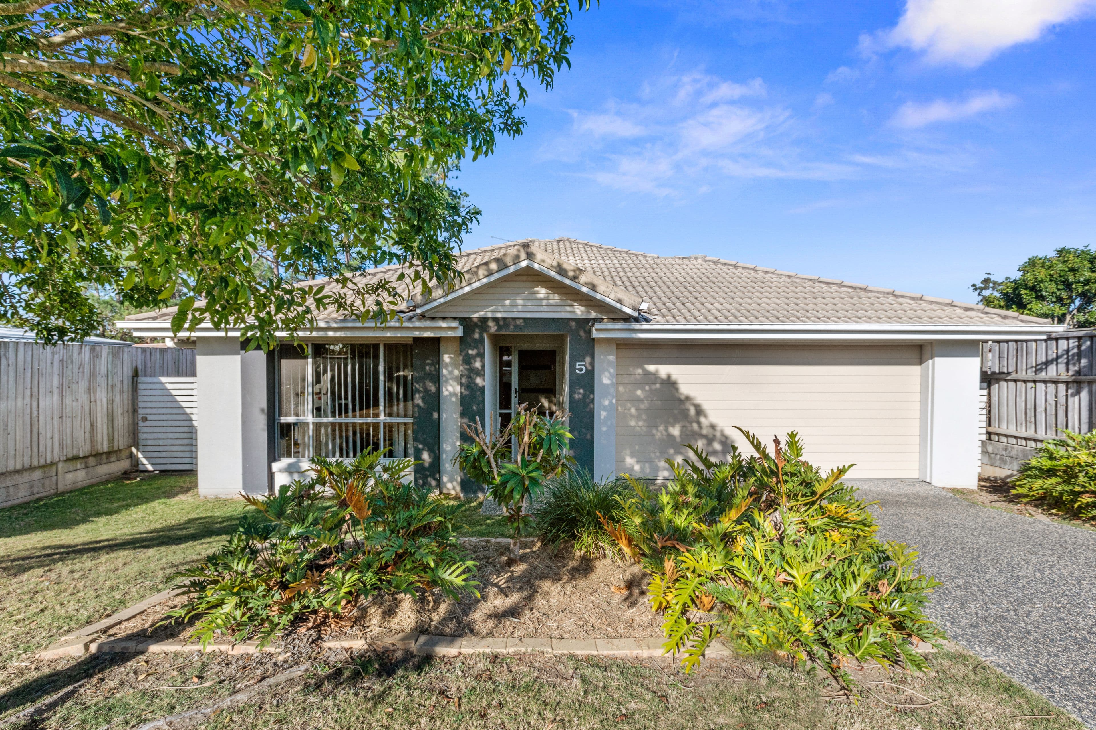 5 Deschamps Close, Loganlea QLD 4131, Loganlea - Image 1
