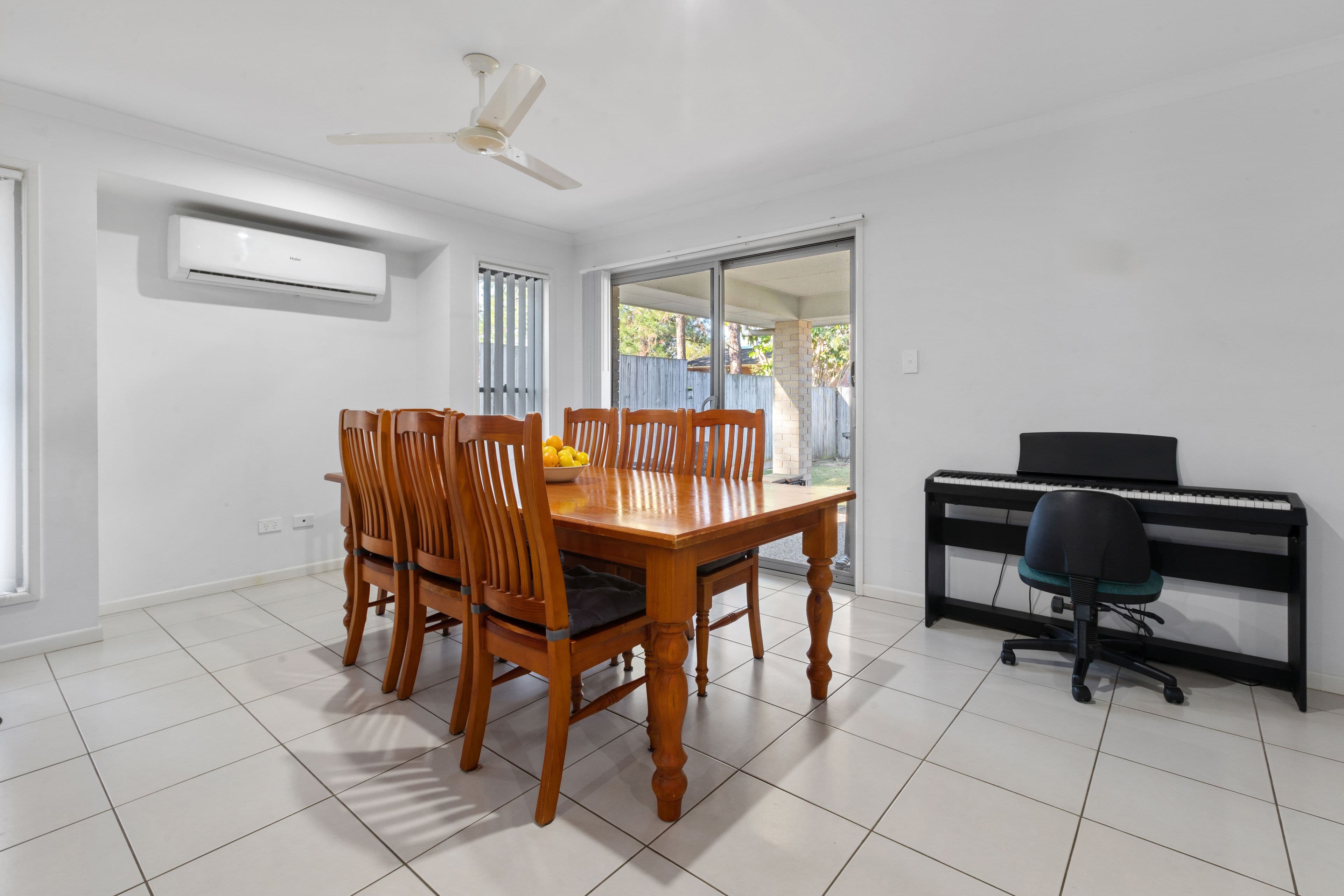 5 Deschamps Close, Loganlea QLD 4131, Loganlea - Thumbnail 3