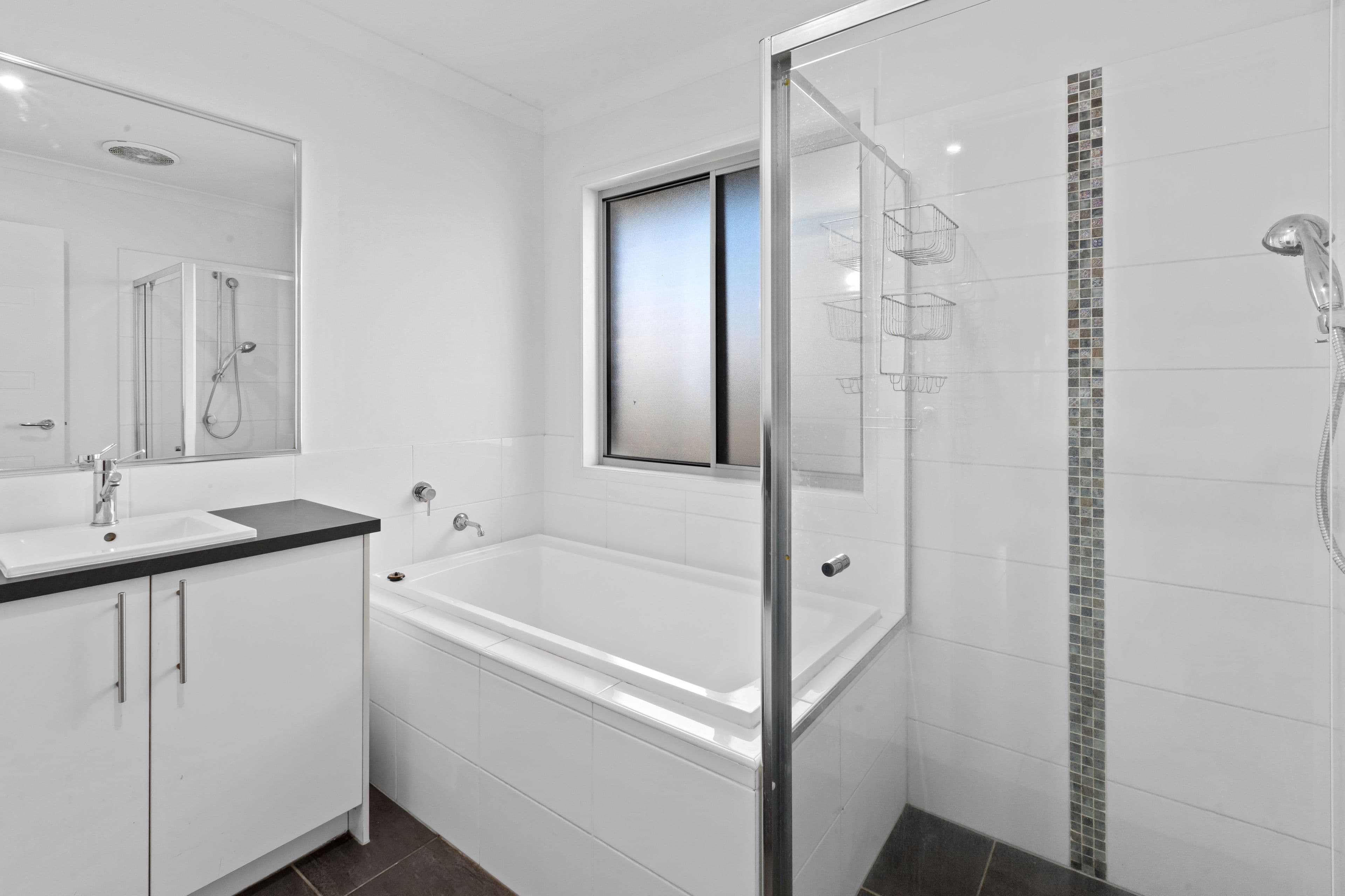 5 Deschamps Close, Loganlea QLD 4131, Loganlea - Thumbnail 5