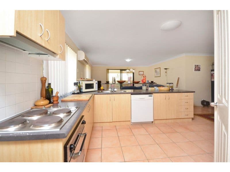 1 Manor Crescent, WAKERLEY QLD 4154, Wakerley - Thumbnail 3