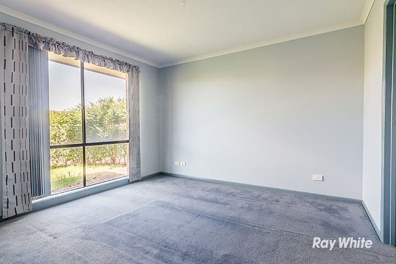 8 Kells Close, Cranbourne East VIC 3977, Cranbourne East - Thumbnail 2