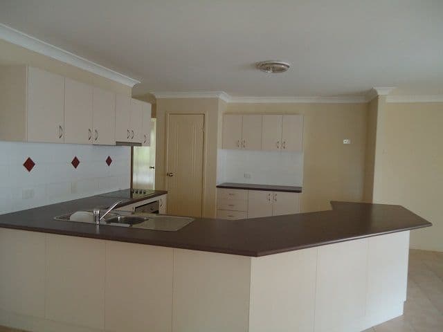 1 Tralee Court, CARRARA QLD 4211, Carrara - Thumbnail 2