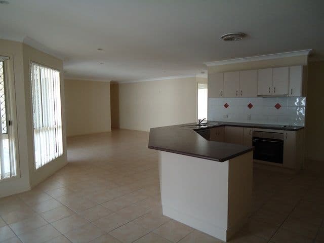 1 Tralee Court, CARRARA QLD 4211, Carrara - Thumbnail 3