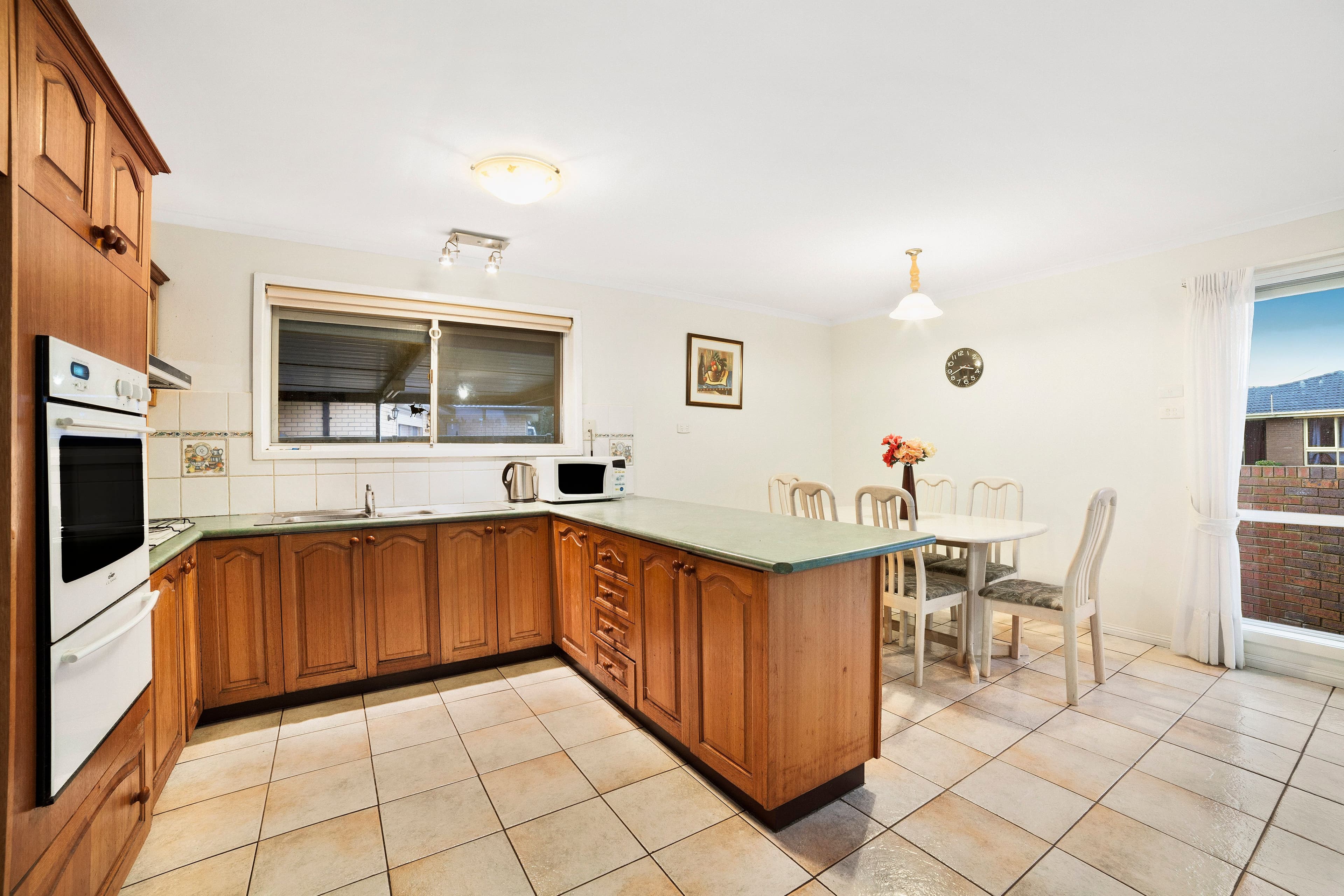 34 Rochester Drive, Thomastown VIC 3074, Thomastown - Thumbnail 2