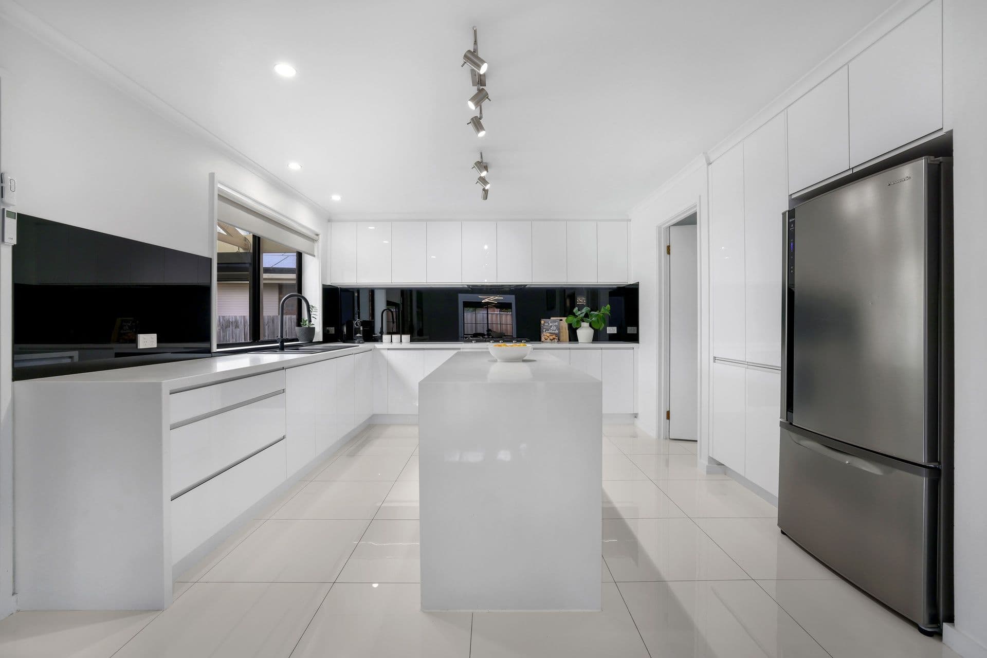 2 Huckson Rise, Dandenong North VIC 3175, Dandenong North - Thumbnail 4