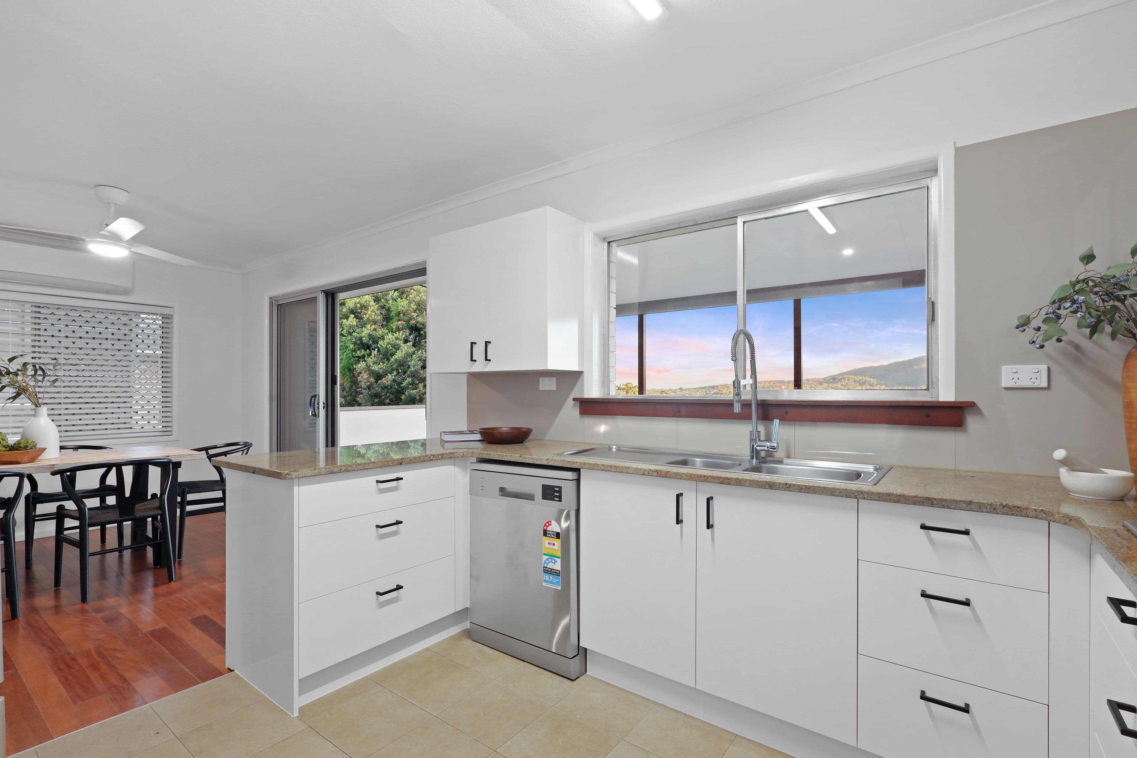 1070 South Pine Road, Everton Hills QLD 4053, Everton Hills - Thumbnail 3