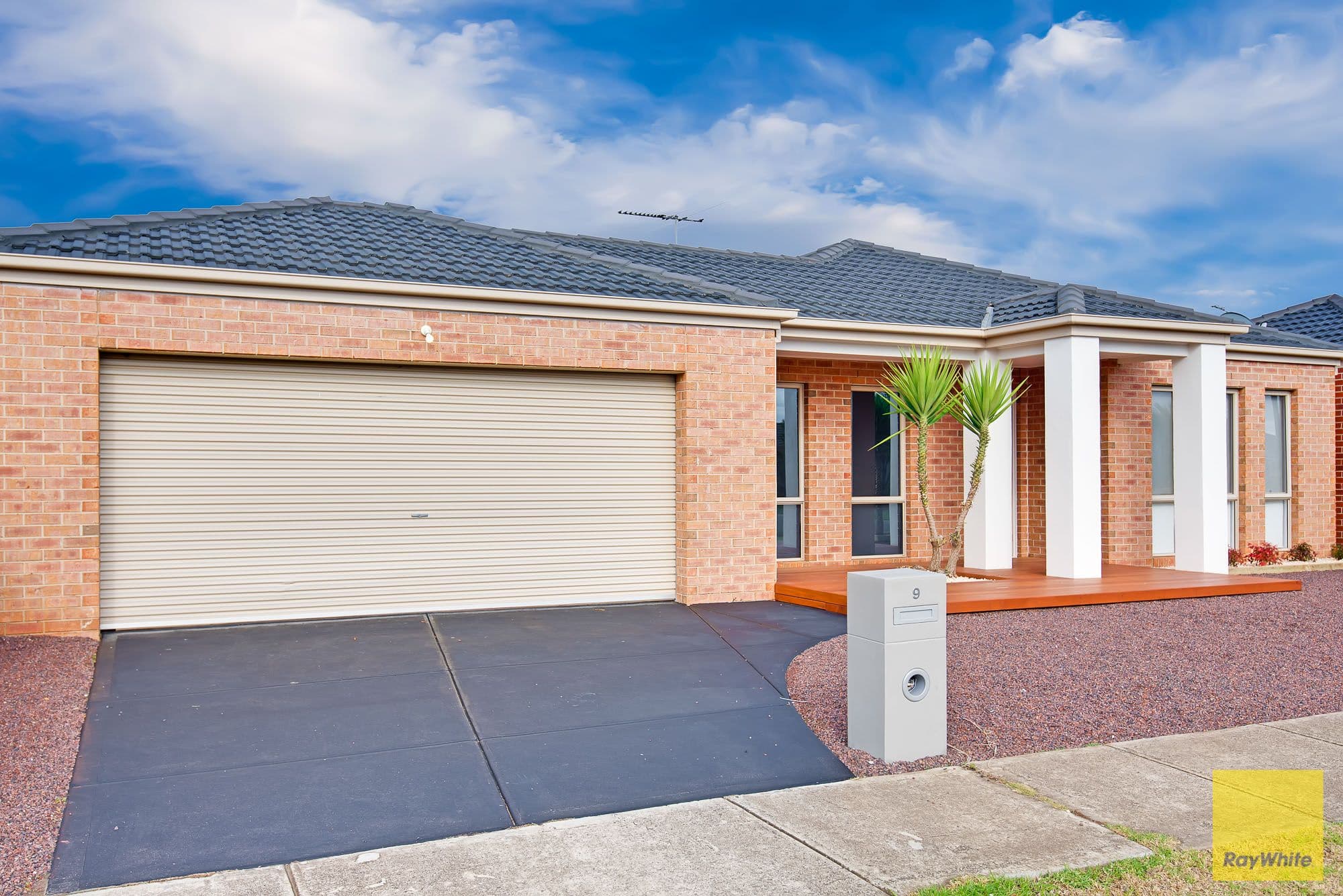 9 Fetlock Drive, Truganina VIC 3029, Truganina - Thumbnail 2