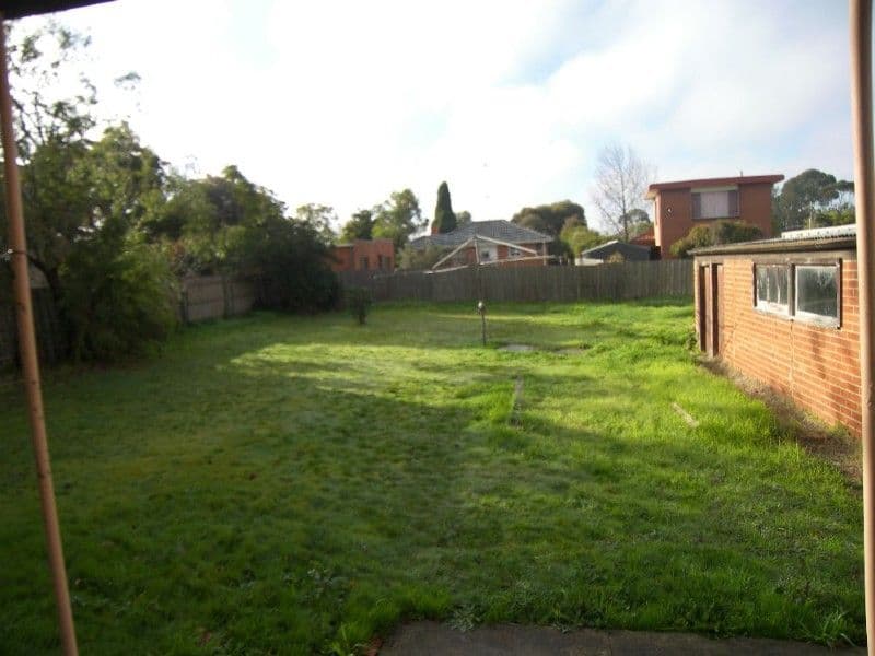 72 Leeds Road, MOUNT WAVERLEY VIC 3149, Mount Waverley - Thumbnail 2