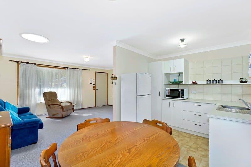 94 Kerry Crescent, BERKELEY VALE NSW 2261, Berkeley Vale - Thumbnail 3