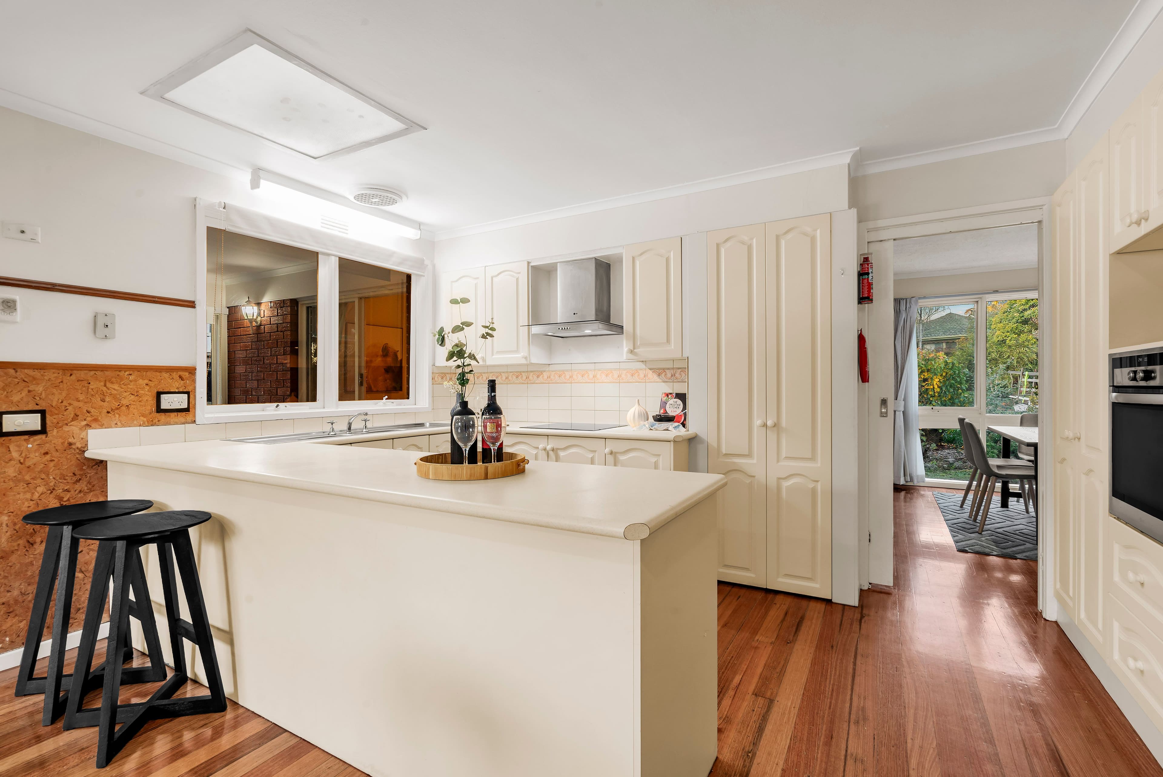 8 Barnsdale Court, Wantirna VIC 3152, Wantirna - Thumbnail 2